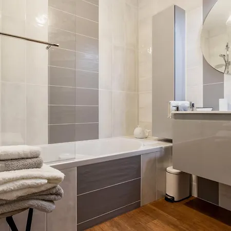 Bel En Bord De Avec Terrasse Et Parking - Fr-1-306-1298